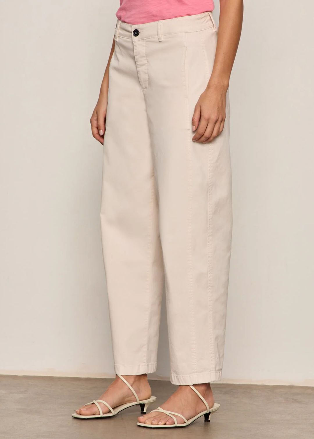 Woman wearing light pink jeans